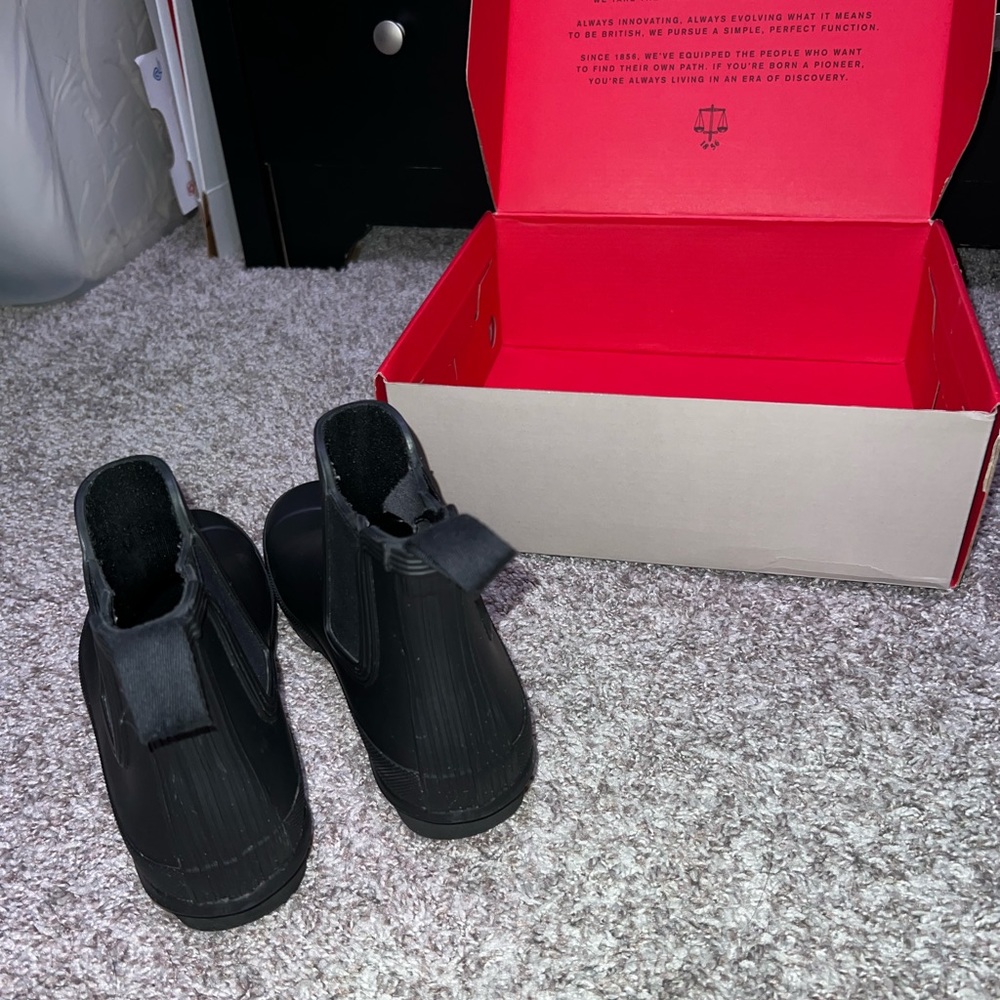 SOLD NWT Hunter Boots Chelsea Short Rain Boots - Picture 13 of 16